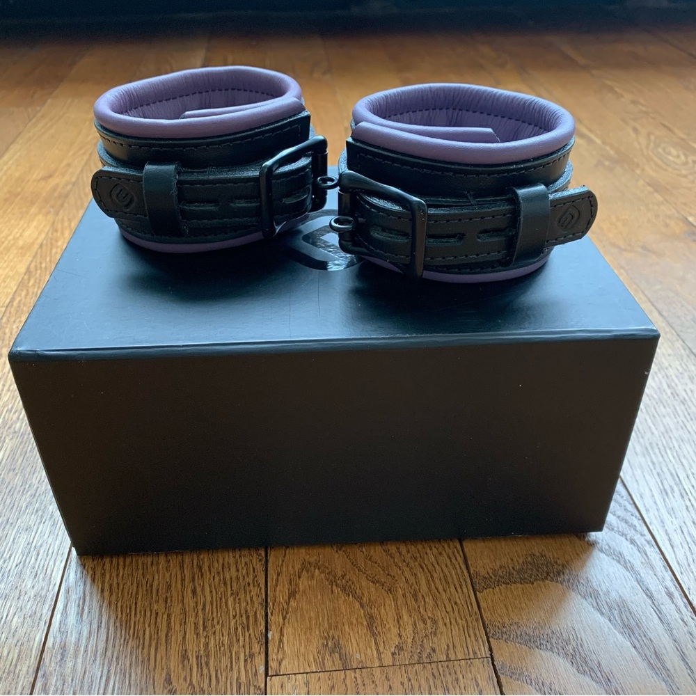 Leather Handcuffs BDSM - Picture 4 of 10
